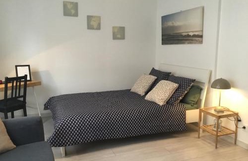 Villette Gare Apartment | Joli studio