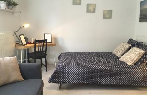 Villette Gare Apartment | Joli studio