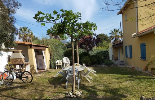 Le Pradet Apartment | Joli T1 , 36m2, sur Terrain de 1700m2, Proche Commerces et Plages