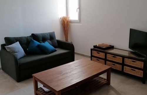 Gemenos Apartment | Joli T1 au Calme, Entre Collines et Littoral; Idéal Pour Explorer la Région!
