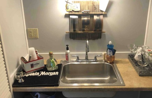 Tampa Apartment | Jolie Guesthouse: Minutes to Downtown, Historic Ybor, Port