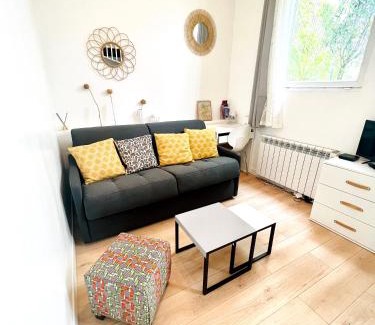 Vitry-sur-Seine Apartment | Jolie Mini Maison Lovely Tiny House