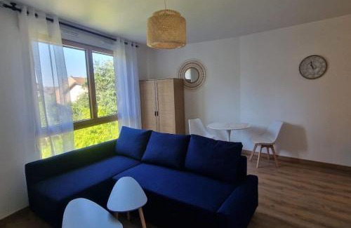 Epinay-sur-Seine Apartment | Jolie studio, Tramway, S2