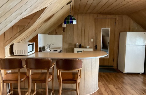 Lake Leelanau Apartment | JOLLI-LODGE~Beach Resort in Leland