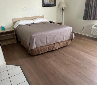 Marina del Rey Hotel | Jolly Roger Hotel