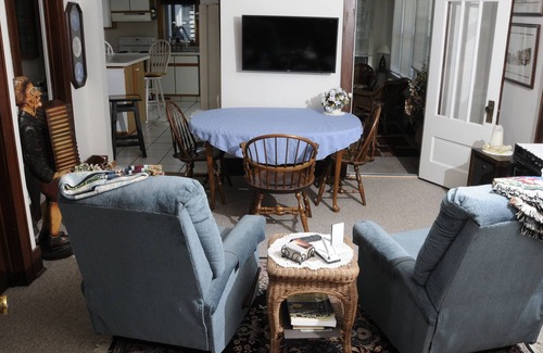 Kewaunee House | Jon's Haus, 318 Ellis St, Kewaunee, WI. 54216