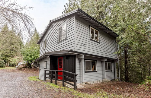 Duvall Cabin | Jones Landing: Luxurious escape, unforgettable stays.