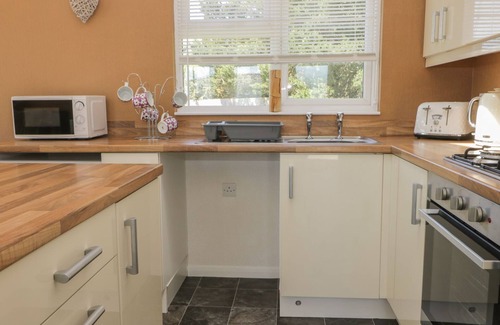 Cayton Bay Cabin | Jonstone Pines Lodge at Cayton Bay Holiday Park