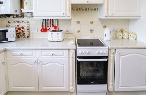 Alford House | JORAY BUNGALOW, family friendly, character holiday cottage in Alford