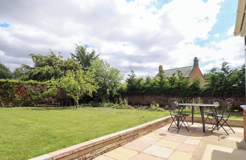 Alford House | JORAY BUNGALOW, family friendly, character holiday cottage in Alford
