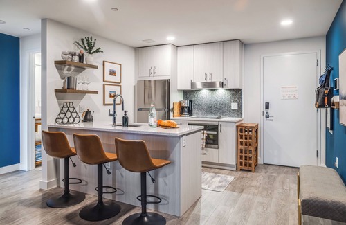 Park City House | Jordanelle Sunrise | Modern Condo, Gondola Access, Year-Round Outdoor Fun