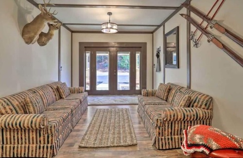Newland House | Jornets Cabin - Newland home with woodburning fireplace, foosball, fire pit
