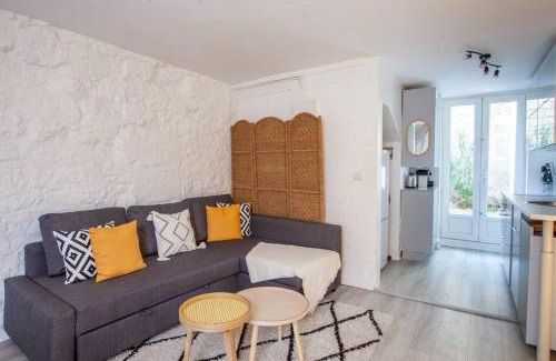 Rueil-Malmaison Apartment | Joséphine Cosy - Centre Ville-Pets friendly - Home cinema Netflix - Jardin Privé