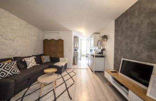 Rueil-Malmaison Apartment | Joséphine Cosy - Centre Ville-Pets friendly - Home cinema Netflix - Jardin Privé
