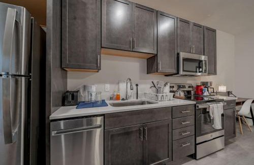 Westown Apartment | Journal Commons 424 Historic Hidden Gem 1 BR High Speed WIFI Gym
