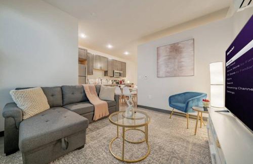 Westown Apartment | Journal Commons 424 Historic Hidden Gem 1 BR High Speed WIFI Gym