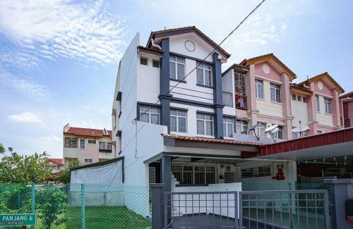 Central Seberang Perai House | Jovial Modern Stylish Townhouse 8pax - BM Icon City