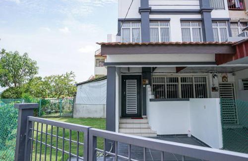 Central Seberang Perai House | Jovial Modern Stylish Townhouse 8pax - BM Icon City
