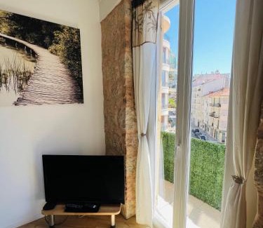 Riquier Apartment | Joyau rare port de Nice