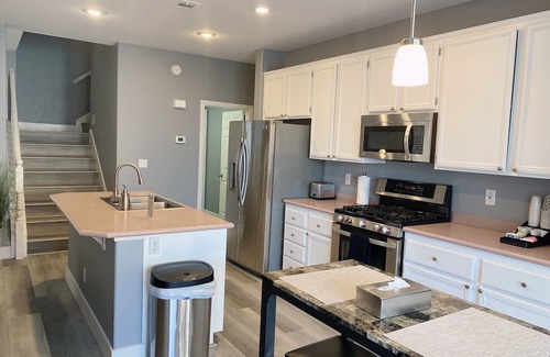 Spring Valley House | Joyful 5 Bed/3 Bath Home near Summerlin
