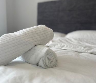 Moffat Apartment | Joyful Group - Deansgate 2BR Chic City Gardens Apartment