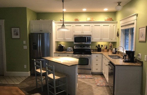 Edgecomb House | Joyful Maine Escape: A Three-Bedroom Water View Townhouse