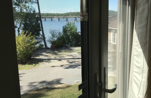 Edgecomb House | Joyful Maine Escape: A Three-Bedroom Water View Townhouse