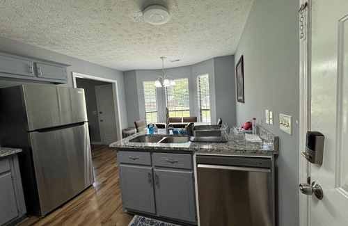 Mount Berry Condo | Joyful Place 2 King Bed 2 bathn10 Min to Berry College, Shorter University