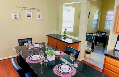 Tracy House | Joyful Retreat: Spacious 4-Bedroom Oasis to Relax & Unwind