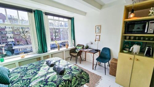 Amsterdam City Centre House | JoyJoyJoy the Green Palm ecolicious studio in a in historic Canalhouse from 1729 with view on the canals