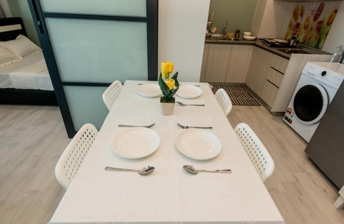 Downtown Kota Kinabalu Apartment | JQ T21 SUNSET SEAVIEW HOMESTAY Suria Gaya Street SICC