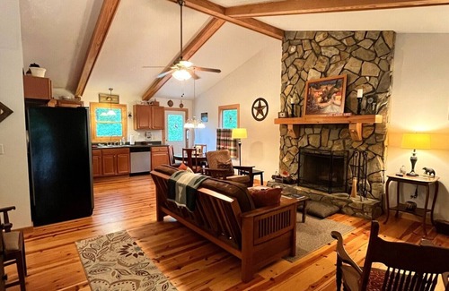 Lake Lure Cabin | JR's Cabin in Riverbend at Lake Lure