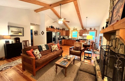 Lake Lure Cabin | JR's Cabin in Riverbend at Lake Lure