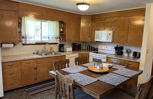 Cooperstown House | JR's Place Under 5 minutes to Dreams Park or Cooperstown, game room