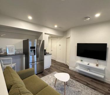 Southeast Edmonton Apartment | Juanus Cozy Cove