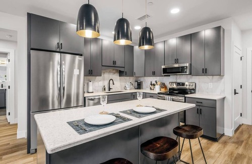 Traverse City Condo | Jude's Respite: Ebikes ~Dog Park~Pickleball ~Beach