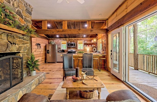 Clayton Cabin | Judge's Mountain CabinnNew Listing - Walk to Clayton
