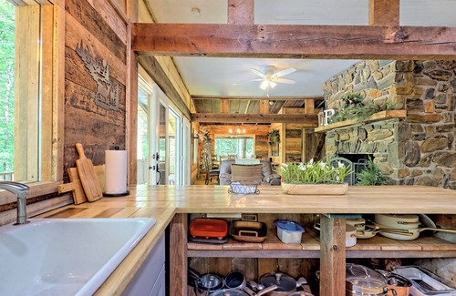 Clayton Cabin | Judge's Mountain CabinnNew Listing - Walk to Clayton