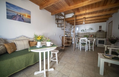 Kalamaki House | Julia's Holiday House