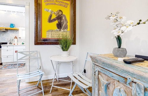 Uptown - Upper Duval House | Julia Whitehead Guest Suites