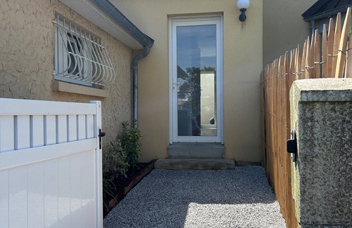 Jullouville Apartment | Jullouville - Full center - 50m from the sea - apartment - small garden