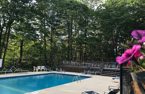 Ogunquit Condo | July weeks are avail/walk to beach-downtown Ogunquit! Airy & quiet condo.