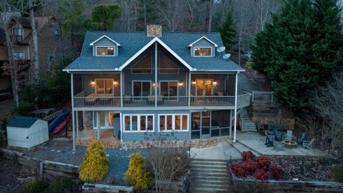 Necowa Cove House | Jump Right In