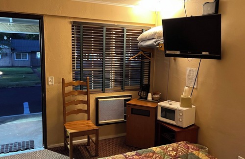 Altaville Hotel | Jumping Frog Motel