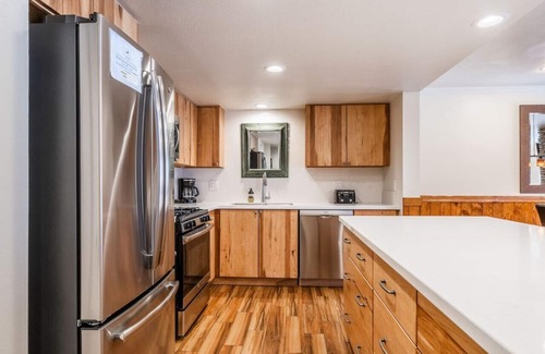 June Lake Condo | June Lake Beauty. 3 Bedrooms, 3 baths. Spacious