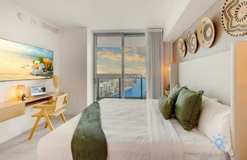 Hollywood South Central Beach Apartment | Jungle Experience, High Floor, Pools