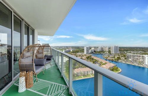 Hollywood South Central Beach Apartment | Jungle Experience, High Floor, Pools