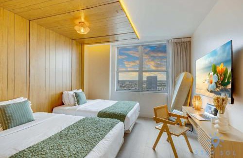 Hollywood South Central Beach Apartment | Jungle Experience, High Floor, Pools