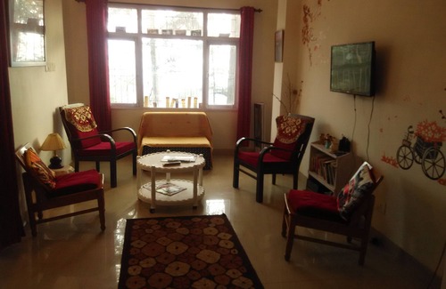 Shimla House | JUNGLE IN THE BACKYARD, MOUNTAIN VIEW IN FRONT