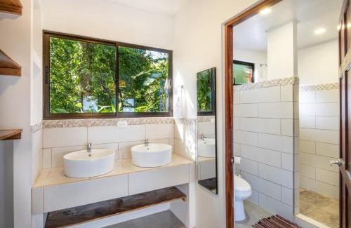 Cabuya Hotel | Jungle Lodge at Wild Sun Rescue Center